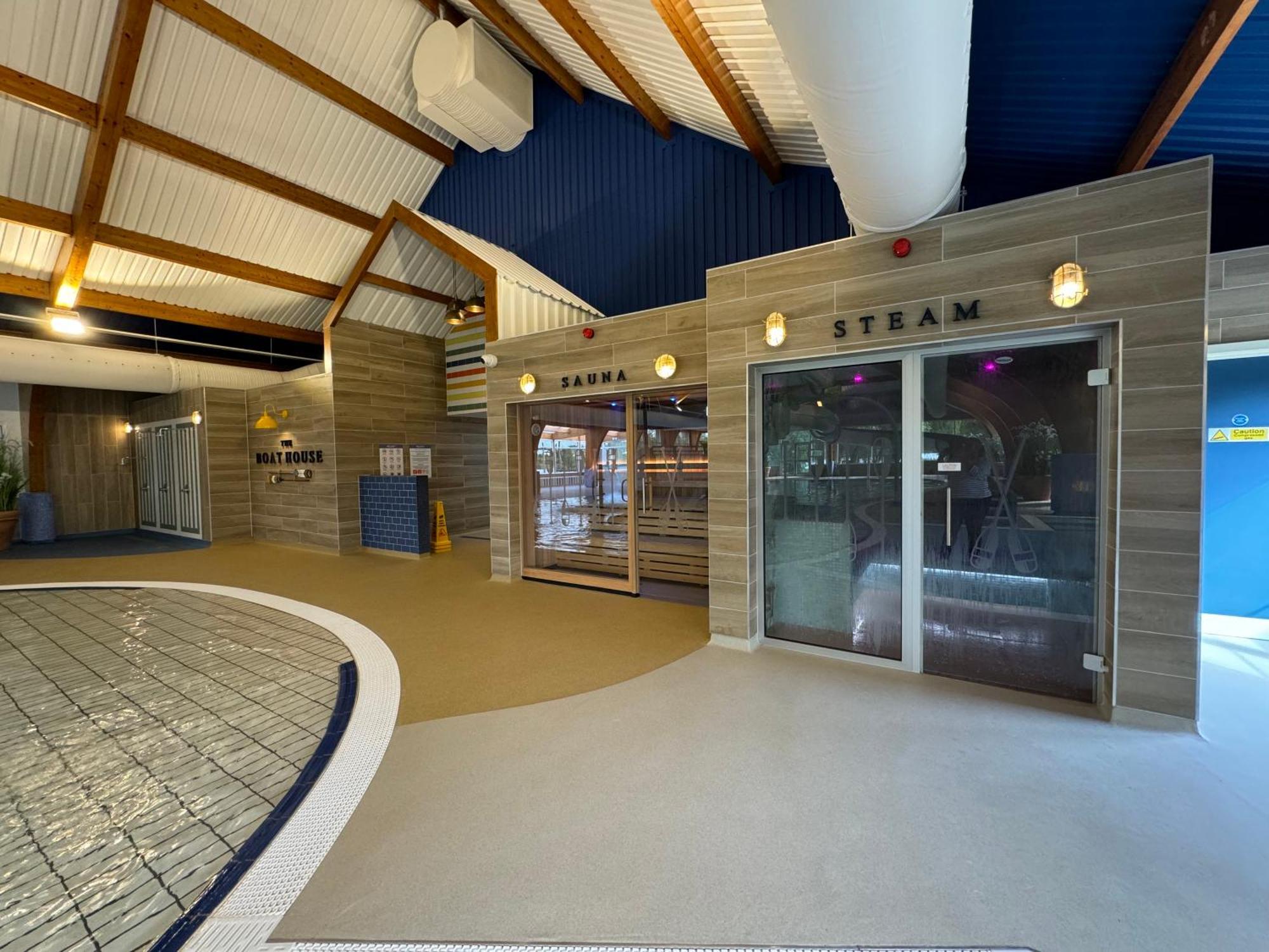 Dragonfly Lodge South Cerney Exterior photo